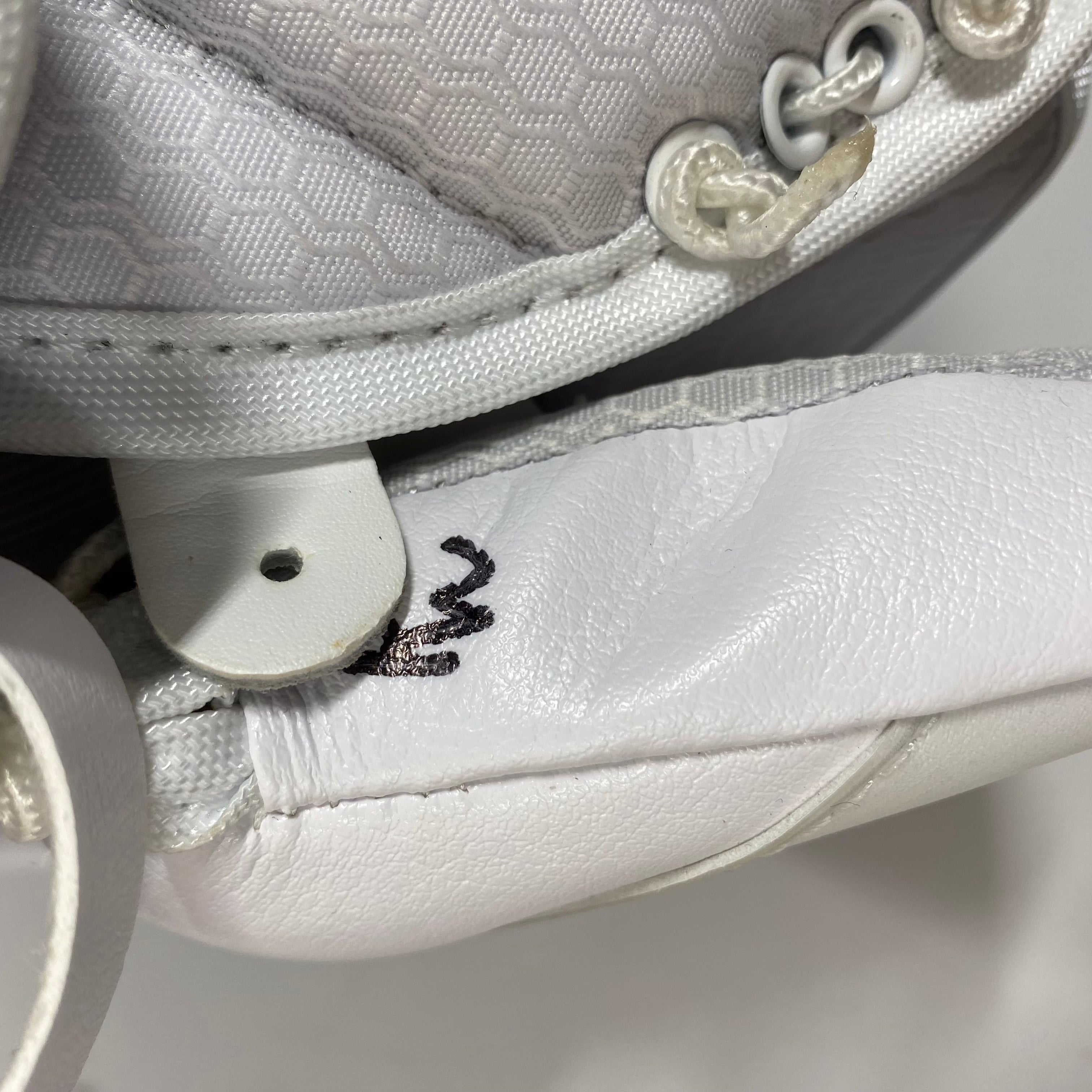 Bauer Vapor Hyperlite - Nouveau gant de gardien Pro Stock - (Blanc/Rouge/Bleu)
